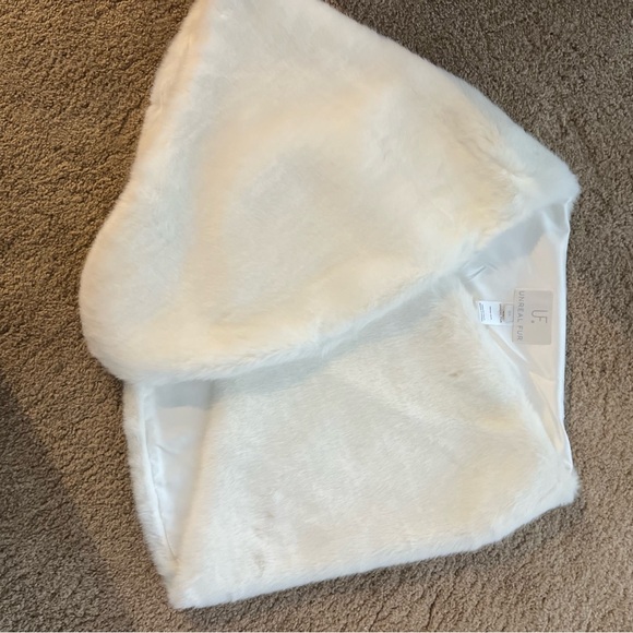 Anthropologie Unreal Fur Yasmine wrap in white - Picture 3 of 6